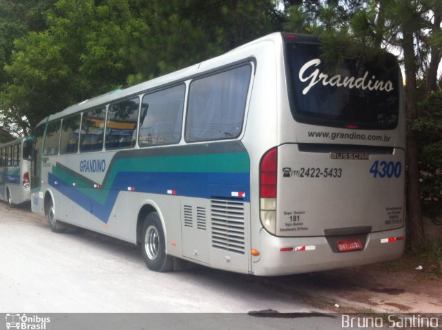 Grandino Transportes 4300 na cidade de Taboão da Serra, São Paulo, Brasil, por Bruno Santino. ID da foto: 5587592.