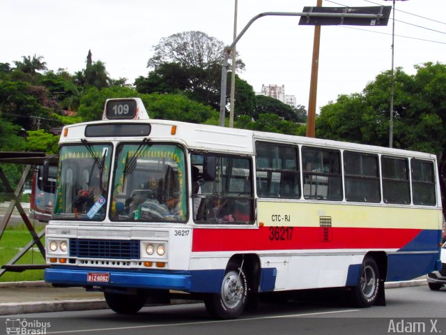 Ônibus Particulares 36217 na cidade de São Paulo, São Paulo, Brasil, por Adam Xavier Rodrigues Lima. ID da foto: 5541319.