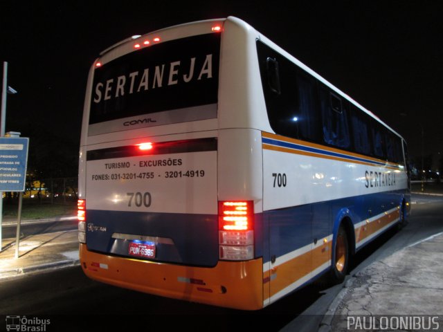 Viação Sertaneja 700 na cidade de Brasília, Distrito Federal, Brasil, por Paulo Camillo Mendes Maria. Número da foto: #5541061.