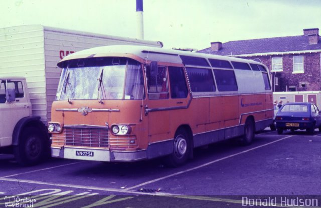 Ônibus Particulares 22-54 na cidade de Middlesbrough, North Yorkshire, Inglaterra, por Donald Hudson. Número da foto: #5590146.