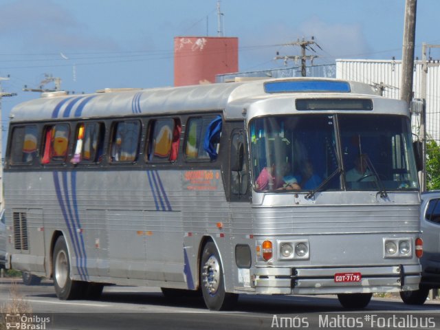 Ônibus Particulares 7175 na cidade de Fortaleza, Ceará, Brasil, por Amós  Mattos. Número da foto: #5593587.