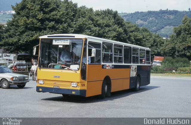 VVB - Verkehrs Verbund Bozen 124 na cidade de Bolzano, South Tyrol, Trentino-South Tyrol, Itália, por Donald Hudson. ID da foto: 5594979.