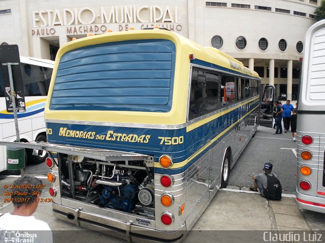 Ônibus Particulares 7500 na cidade de São Paulo, São Paulo, Brasil, por Claudio Luiz. Número da foto: #5598039.
