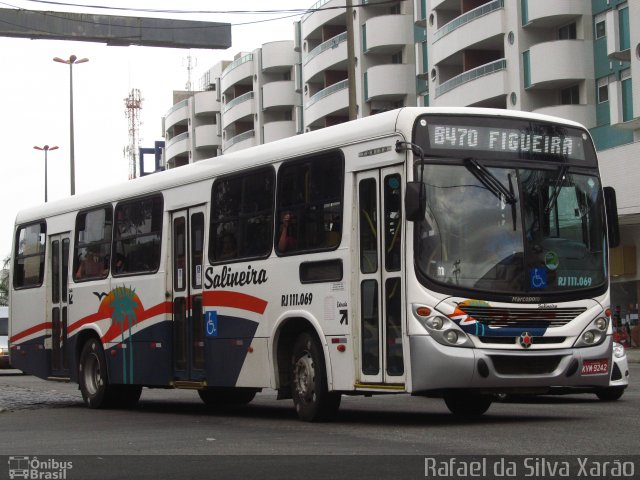 Auto Viação Salineira RJ 111.069 na cidade de Cabo Frio, Rio de Janeiro, Brasil, por Rafael da Silva Xarão. ID da foto: 5599561.