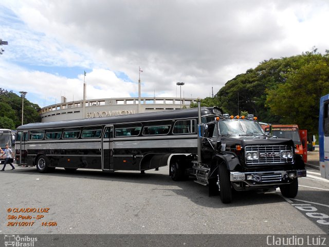 Ônibus Particulares Papa-Fila na cidade de São Paulo, São Paulo, Brasil, por Claudio Luiz. ID da foto: 5599977.