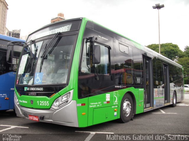Viação Gato Preto 1 2555 na cidade de São Paulo, São Paulo, Brasil, por Matheus Gabriel dos Santos. Número da foto: #5608002.