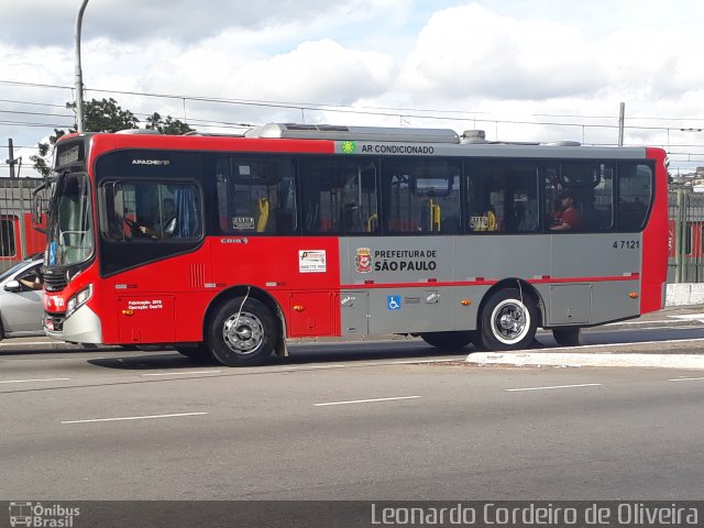 Pêssego Transportes 4 7121 na cidade de São Paulo, São Paulo, Brasil, por Eduardo de Oliveira. ID da foto: 5608076.