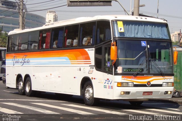 Viação Vale do Tietê 721 na cidade de São Paulo, São Paulo, Brasil, por Douglas Paternezi. Número da foto: #5543663.