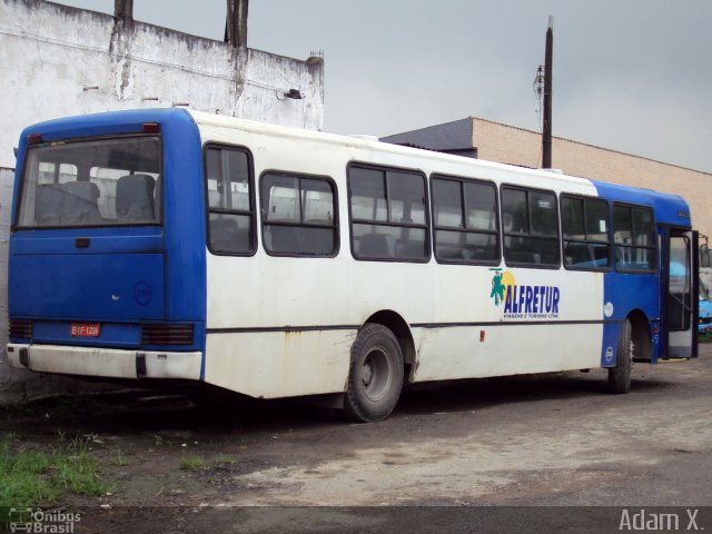 Alfretur 250 na cidade de Cubatão, São Paulo, Brasil, por Adam Xavier Rodrigues Lima. Número da foto: #5617993.