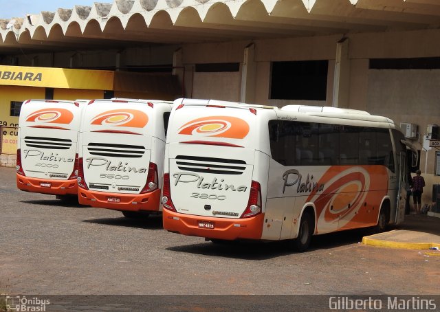Viação Platina 2800 na cidade de Itumbiara, Goiás, Brasil, por Gilberto Martins. Número da foto: #5547594.