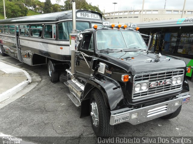 Ônibus Particulares PAPA-FILA na cidade de São Paulo, São Paulo, Brasil, por David Roberto Silva Dos Santos. Número da foto: #5556187.