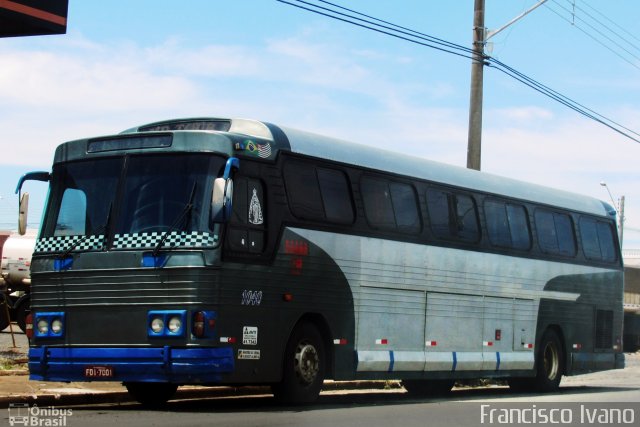 Ônibus Particulares 1040 na cidade de Assis, São Paulo, Brasil, por Francisco Ivano. ID da foto: 5561134.