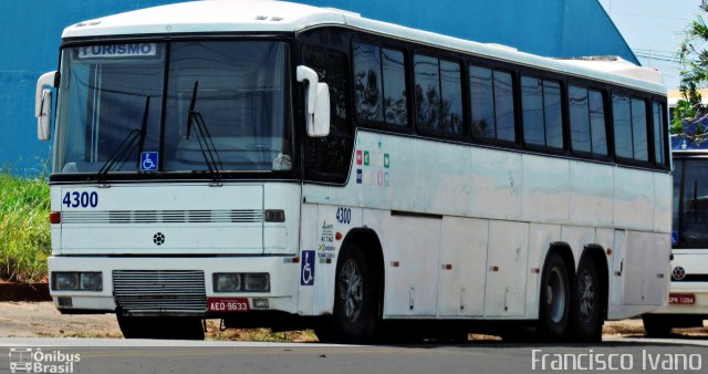 Ônibus Particulares 1030 na cidade de Assis, São Paulo, Brasil, por Francisco Ivano. ID da foto: 5561141.