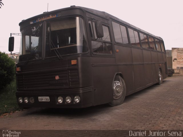 Ônibus Particulares 1302 na cidade de Itabirito, Minas Gerais, Brasil, por Daniel Junior Sena. Número da foto: #4807789.