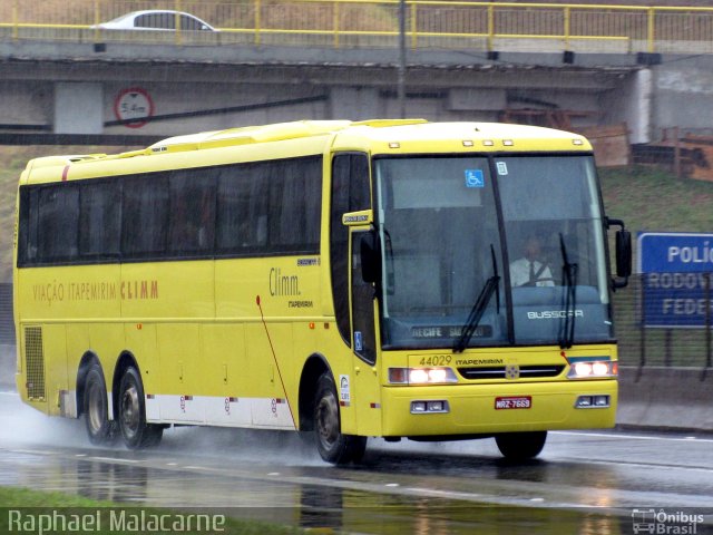 Viação Itapemirim 44029 na cidade de Aparecida, São Paulo, Brasil, por Raphael Malacarne. Número da foto: #4808884.