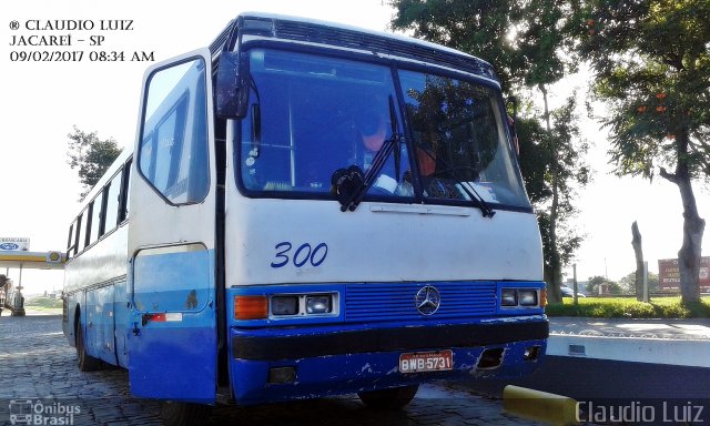 Ônibus Particulares 300 na cidade de Jacareí, São Paulo, Brasil, por Claudio Luiz. Número da foto: #4829537.