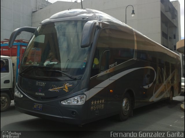 Ônibus Particulares 00 na cidade de Alto Paraíso de Goiás, Goiás, Brasil, por Fernando Gonzalez Garita. Número da foto: #4846291.