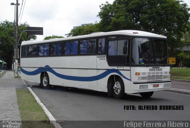 Ônibus Particulares 2106 na cidade de Pelotas, Rio Grande do Sul, Brasil, por Felipe Ferreira Ribeiro. Número da foto: #4848925.