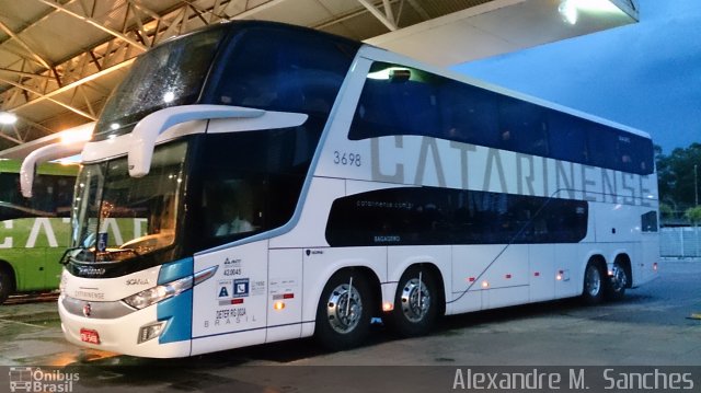 Auto Viação Catarinense 3698 na cidade de Curitiba, Paraná, Brasil, por Alexandre M.  Sanches. Número da foto: #4848128.