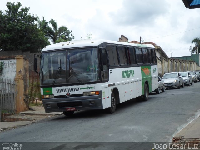 MinasSul - Minastur - Viação Minas Tour 9610 na cidade de Oliveira, Minas Gerais, Brasil, por João César Luz. Número da foto: #4810535.