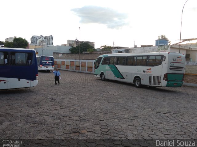 Viação São José 066 na cidade de Divinópolis, Minas Gerais, Brasil, por Daniel Souza. Número da foto: #4858343.