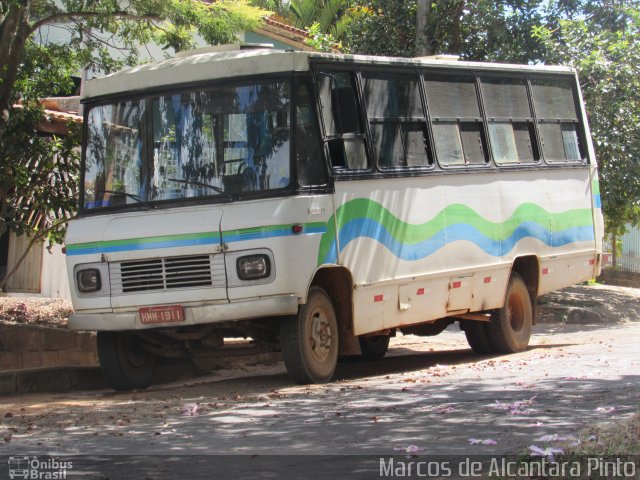 Ônibus Particulares 1911 na cidade de Carmo da Cachoeira, Minas Gerais, Brasil, por Marcos de Alcantara Pinto. Número da foto: #4862432.