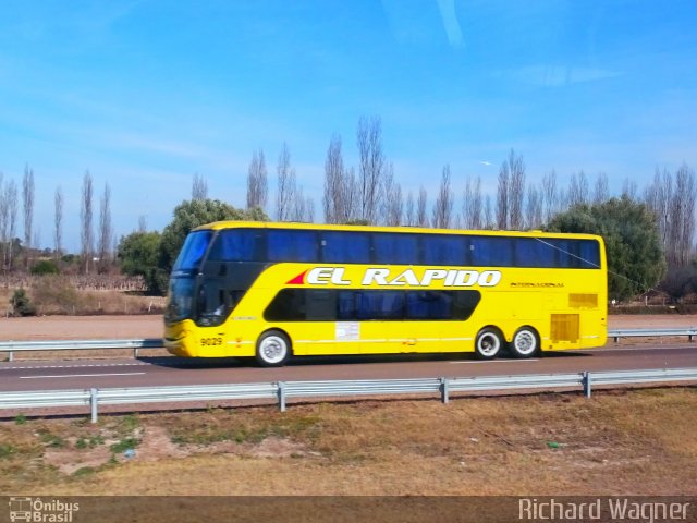 El Rapido Internacional 9029 na cidade de Mendoza, Argentina, por Richard Wagner. ID da foto: 4863111.