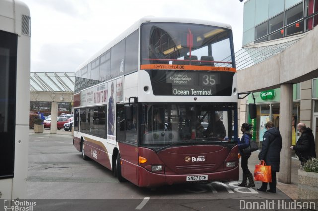 Lothian Buses 994 na cidade de Edinburgh, Edinburgh, Escócia, por Donald Hudson. Número da foto: #4870859.