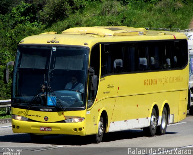 Viação Itapemirim 5097 na cidade de Petrópolis, Rio de Janeiro, Brasil, por Rafael da Silva Xarão. Número da foto: #4871440.