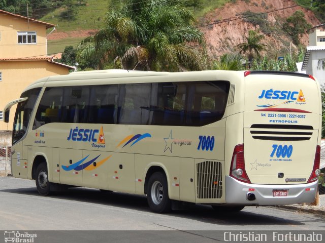 Jéssica Viagens 7000 na cidade de Coimbra, Minas Gerais, Brasil, por Christian  Fortunato. Número da foto: #4872887.
