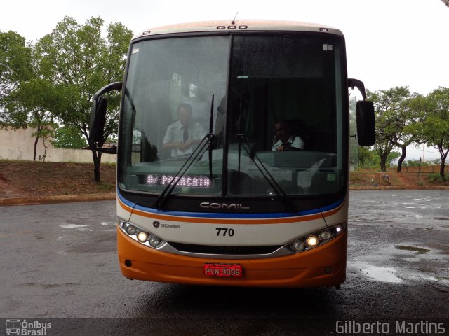 Viação Sertaneja 770 na cidade de Três Marias, Minas Gerais, Brasil, por Gilberto Martins. Número da foto: #4818339.