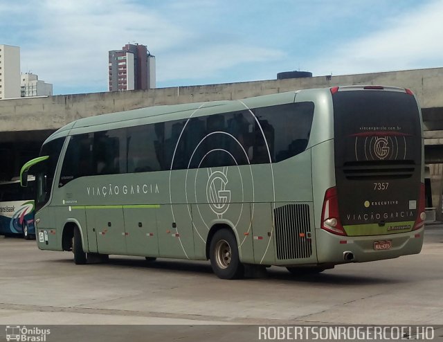 Viação Garcia 7357 na cidade de Curitiba, Paraná, Brasil, por Roger Coelho. Número da foto: #4828526.