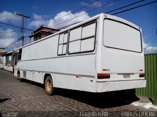 Motorhomes 1518 na cidade de Natal, Rio Grande do Norte, Brasil, por Tiago Gomes da Silva. ID da foto: 4900615.