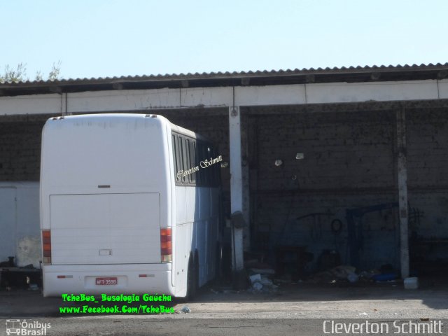 Ônibus Particulares 3598 na cidade de Santa Maria, Rio Grande do Sul, Brasil, por Cleverton Schmitt. Número da foto: #4902970.