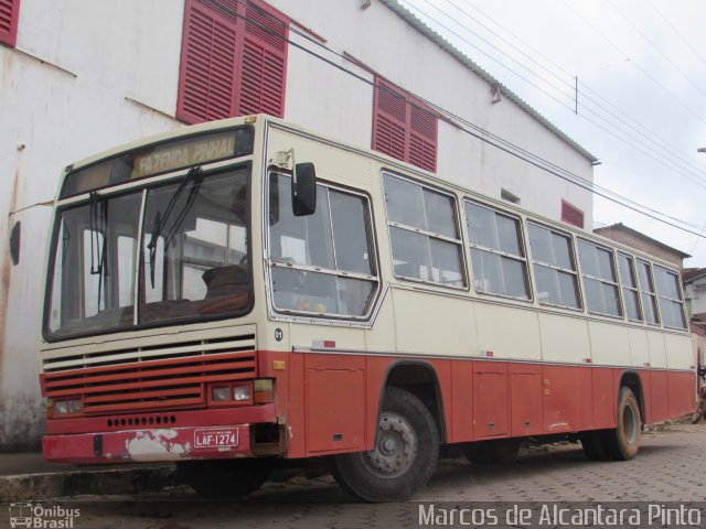 Ônibus Particulares 01 na cidade de Santo Antônio do Amparo, Minas Gerais, Brasil, por Marcos de Alcantara Pinto. Número da foto: #4920703.