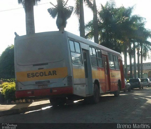 Escolares 30031 na cidade de Angelândia, Minas Gerais, Brasil, por Breno Martins. ID da foto: 4927242.