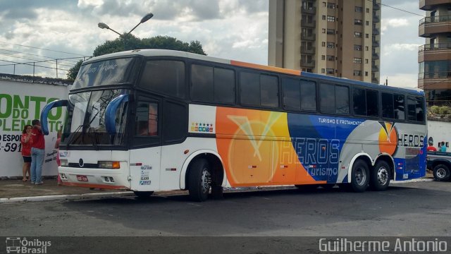 Heros Turismo 9520 na cidade de Araxá, Minas Gerais, Brasil, por Guilherme Antonio. Número da foto: #4936050.