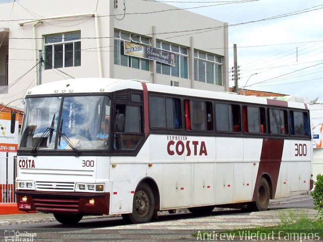 Expresso Costa 300 na cidade de Pirapora, Minas Gerais, Brasil, por Andrew Campos. ID da foto: 4943531.