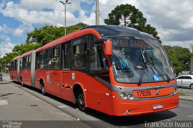 Expresso Azul 17E05 na cidade de Curitiba, Paraná, Brasil, por Francisco Ivano. Número da foto: #4886512.