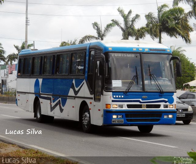 Ônibus Particulares 8250 na cidade de Recife, Pernambuco, Brasil, por Lucas Silva. ID da foto: 4890524.