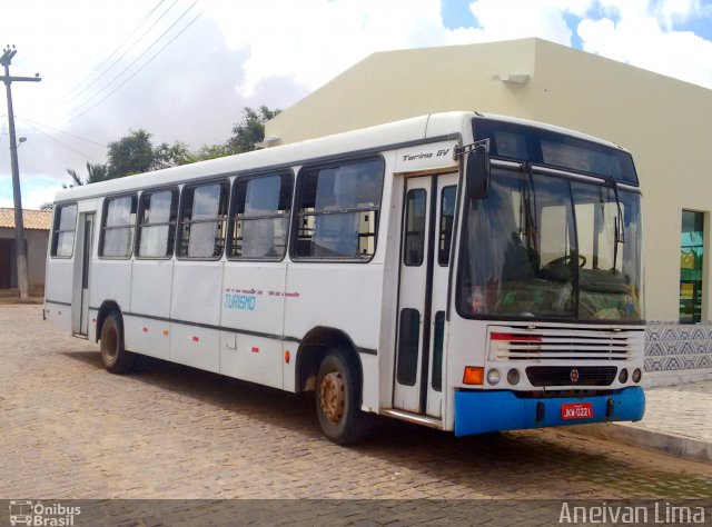 Ônibus Particulares  na cidade de Heliópolis, Bahia, Brasil, por Aneivan Lima. Número da foto: #4891917.
