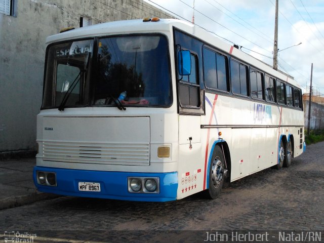 Ônibus Particulares 8967 na cidade de São Gonçalo do Amarante, Rio Grande do Norte, Brasil, por John Herbert. Número da foto: #4893849.