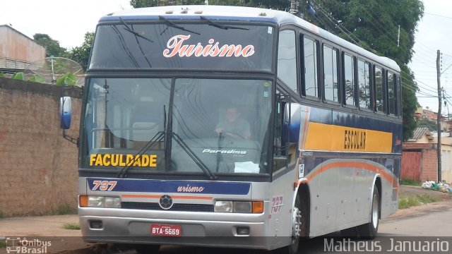 Ônibus Particulares 737 na cidade de Anápolis, Goiás, Brasil, por Matheus Januario. ID da foto: 4893747.