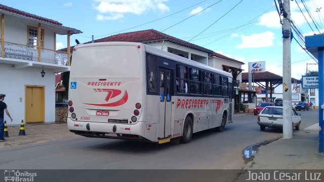 Viação Presidente 8300 na cidade de Tiradentes, Minas Gerais, Brasil, por João César Luz. Número da foto: #4983472.
