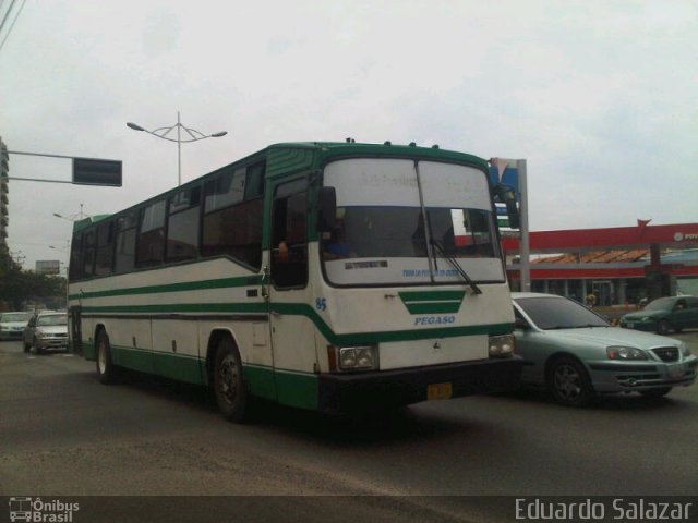 Autobuses sin identificación - Venezuela 85 na cidade de , por Oliver Castillo. Número da foto: #4985408.