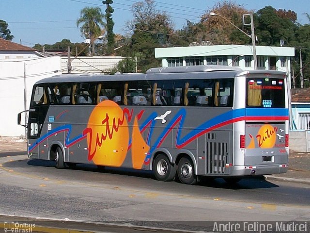 Zutur Turismo 5060 na cidade de São Mateus do Sul, Paraná, Brasil, por André Felipe Mudrei. ID da foto: 4994071.