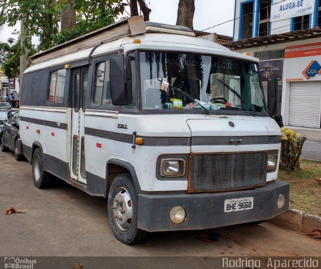 Ônibus Particulares 9668 na cidade de Conselheiro Lafaiete, Minas Gerais, Brasil, por Rodrigo  Aparecido. Número da foto: #5015472.