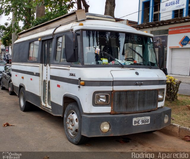 Ônibus Particulares 9668 na cidade de Conselheiro Lafaiete, Minas Gerais, Brasil, por Rodrigo  Aparecido. ID da foto: 5015472.