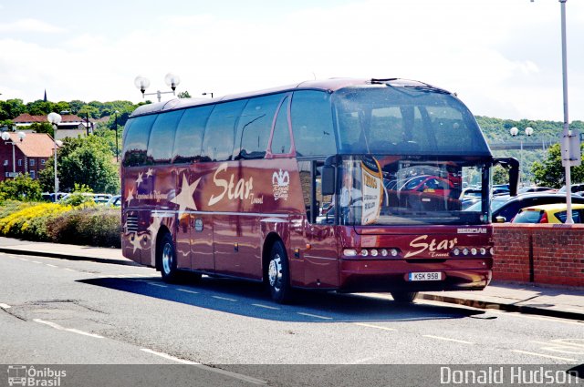 Star Travel  na cidade de Whitby, North Yorkshire, Inglaterra, por Donald Hudson. ID da foto: 4958390.