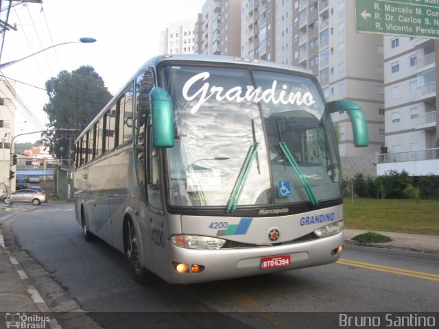 Grandino Transportes 4200 na cidade de Taboão da Serra, São Paulo, Brasil, por Bruno Santino. Número da foto: #4958491.